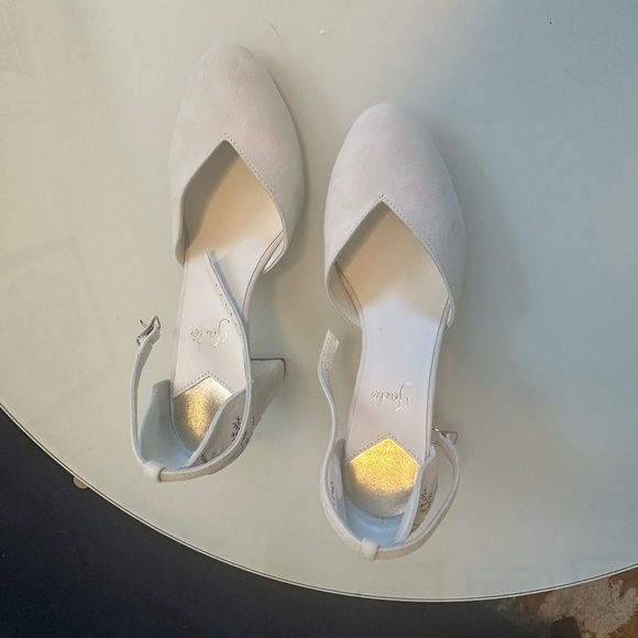 Embroidered Bridal Heels - white with blue floral - Picture 3 of 3